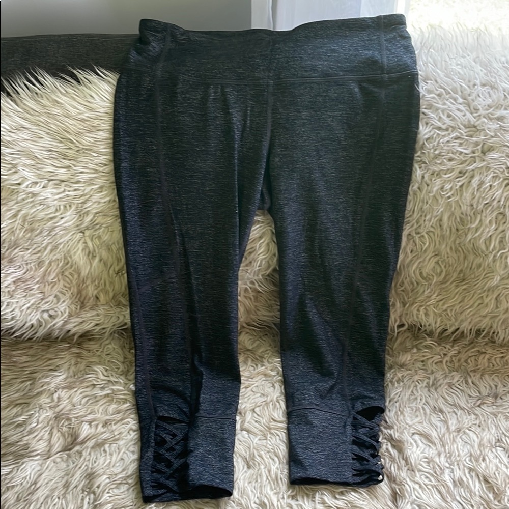 Athleta black grey speckled capris with lattice leg design